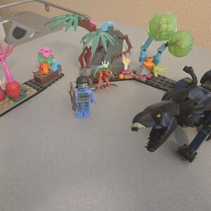 LEGO Avatar Set with Blue and Black Figures